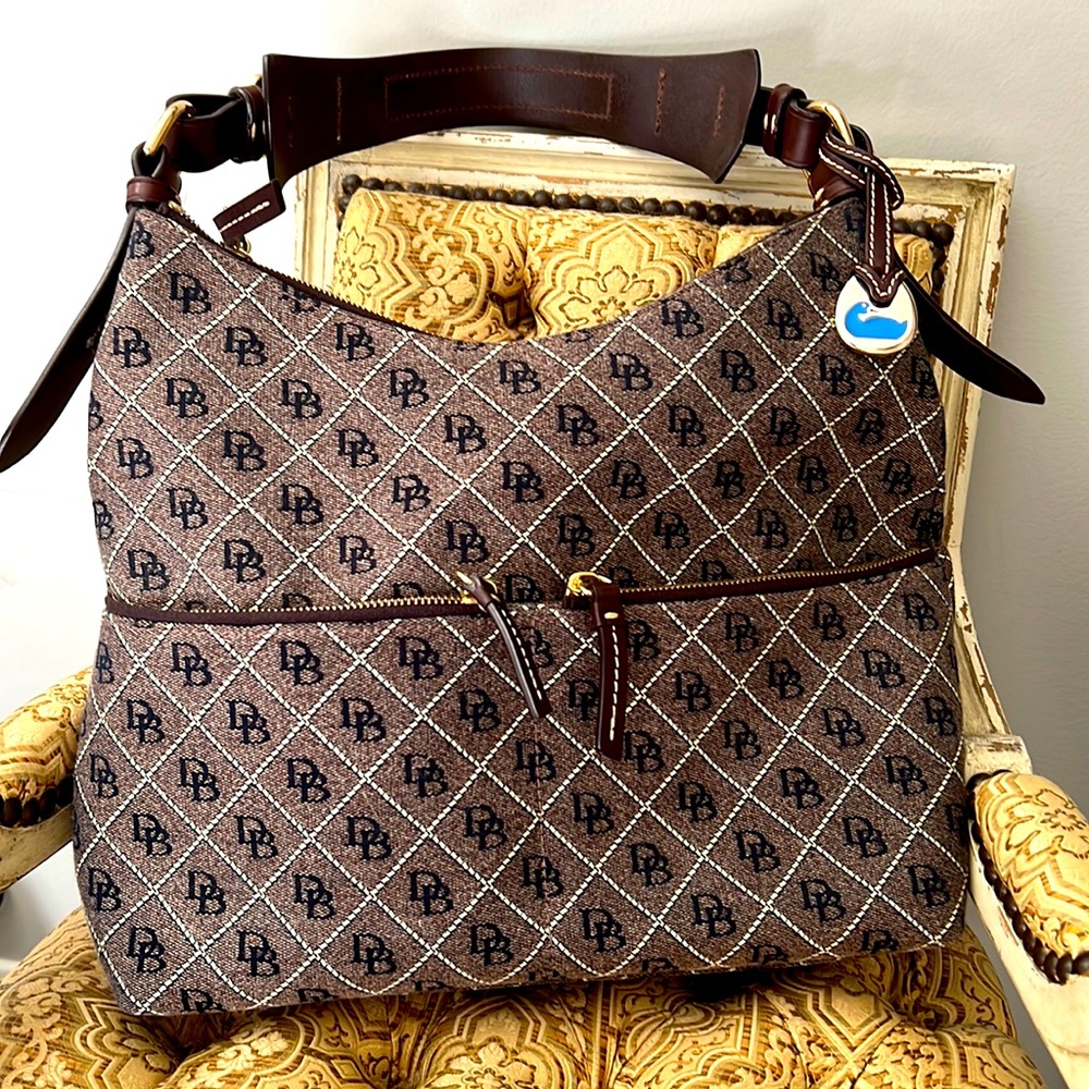 Mint condition Dooney & Bourke shoulder bag